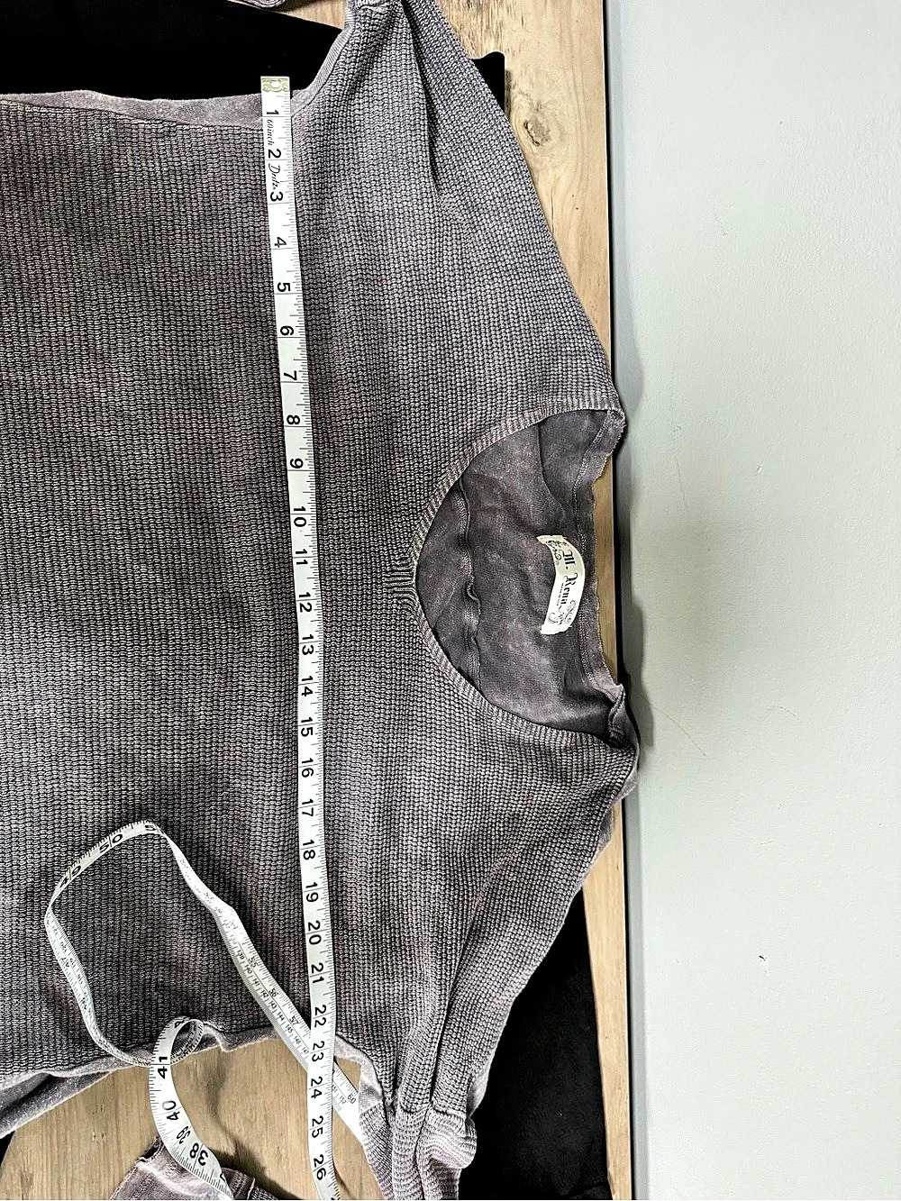 M. Rena Gray Distressed Tunic Size Small - Picture 9 of 9